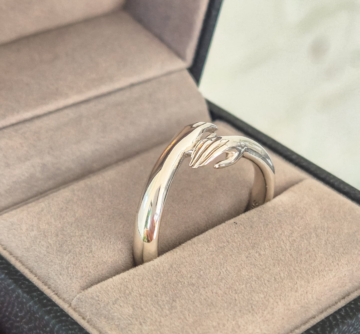 Hug Ring